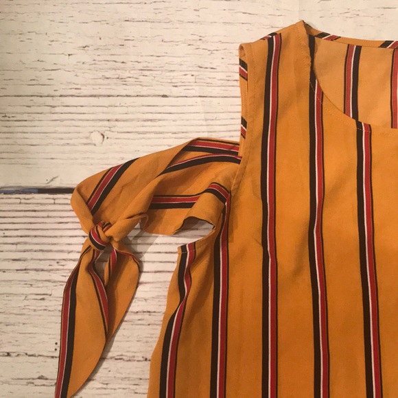 Cold Shoulder Top With Side Ties EEUC!! - Picture 2 of 6